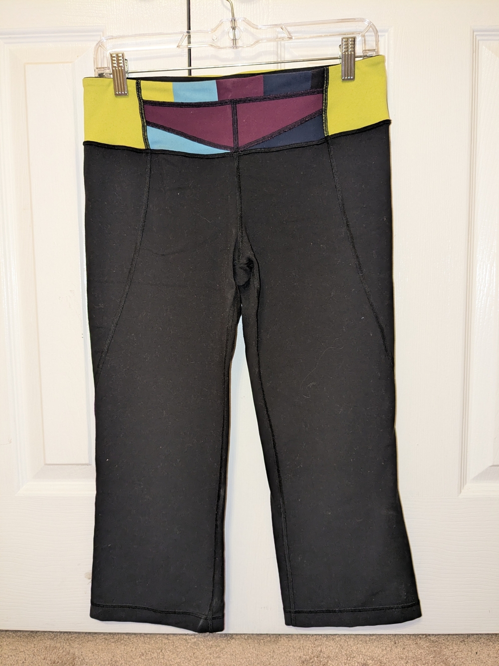 🍋Lulu Vintage Black Capri Leggings with Multicolor Waistband